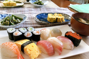 Tokyo: Sushi Making Class with Two Side Dishes & Miso Soup