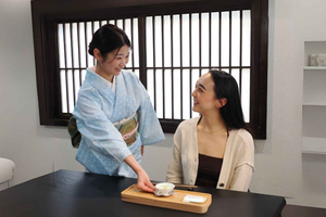 Tokyo: Traditional Tea Ceremony with a Tea Master