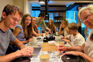 Workshop i Shibuya i kintsugi-smykker, der kan bæres