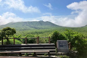 Feel the volcano by trekking at Mt.Mihara