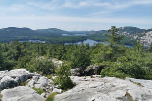 From Toronto - The Crack Hiking Day Trip in Killarney Park