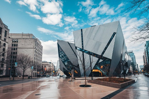Royal Ontario Museum and Hockey Hall of Fame Private Car Tour