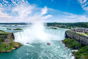 Toronto: Niagara Falls Guided Day Tour, Boat & Skylon Tower