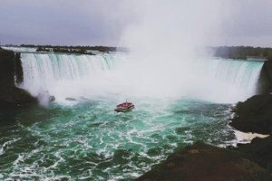 Toronto to Niagara Falls Group Day Tour with Boat and Wine
