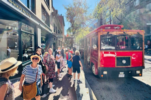 Vancouver: City & Granville Island Sightseeing Trolley Tour