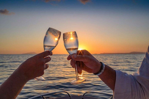 Vancouver: Sunset Boat Cruise with Complementary Bubbly