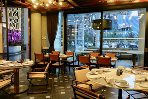 Mott 32 Vancouver