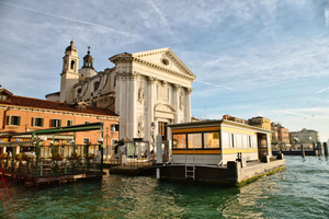 Colors and Traditions: 5.5-Hour Murano and Burano Tour