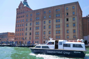 From Marco Polo Airport: Speedboat Transfer to Venice