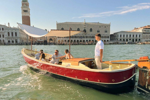 Venedig: Privat tur med en typisk båt