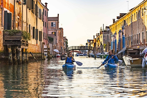 Venezia: Tour in kayak al tramonto nei canali