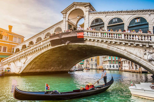 From Lake Garda: Full-Day Guided Group Tour of Venice