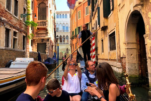 Kombi af byvandring og gondoltur i Venedig