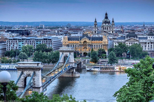 From Vienna: Bratislava and Budapest Day Tour