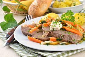 Traditional Austrian Food with Vienna Old Town Private Tour