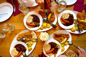 Vienna: Guided Food Tour with 8+ Food Tasting & Secret Dish