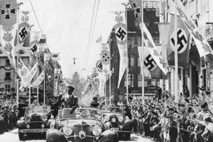 Vienna: Historical Walking Tour - Hitler and the 1900's