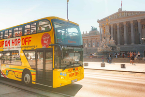 Vienna: Hop-On Hop-Off Sightseeing Bus Tour