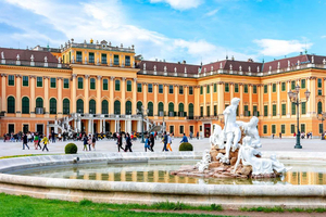Vienna MegaCombo: Schönbrunn, Sisi, Walking Tour & Transport