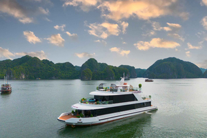Isla de Cat Ba: Día completo en la bahía de Lan Ha con crucero de lujo