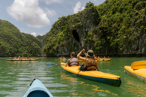 Cat Ba: Lan Ha & Ha Long Bay Kayak & Snorkel Boat Tour