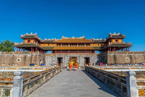 From Da Nang: Private Hue City Tour & Imperial Tombs