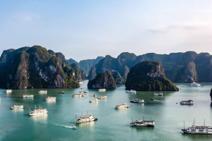 From Hanoi: Private Ha Long Bay Full-day Trip