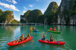 Hanoi: 1 dag i Ha Long-bukten med kryssning, lunch och kajakpaddling