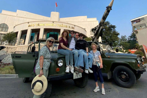 Hanoi: Half‑Day Jeep City Tour, Landmarks & Local Food