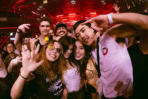 Hanoi Nightlife Bar Crawl: Music, Drinks & Good Vibes