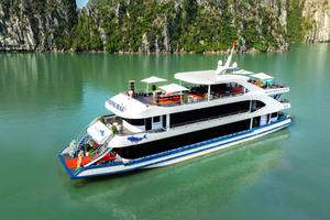 Hanoi: Premium dagscruise i Halong – buffé, jacuzzi og grotter