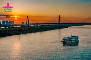 Hanoi: Red River Cruise with Temples & Pottery Village Tour