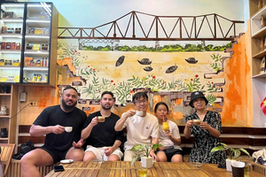 Hanoi: Small-Group Street Food Walking Tour