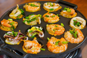 Ho Chi Minh City: Super Niche Walking Street Food Tour