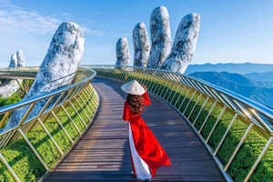 Hoi An: Hue Transfer with Scenic Route over The Hai Van Pass