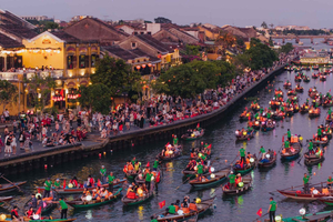 Hoi An : Lantern Boat Trip & Release Lantern