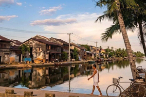 Hoi An Old Town Walking: Trader's Old House & Photo Spot