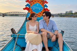 Hue: Perfume River Boat & Royal Tombs Private Tour