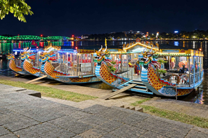 Hue: Perfume River Dinner Cruise with Traditional Music