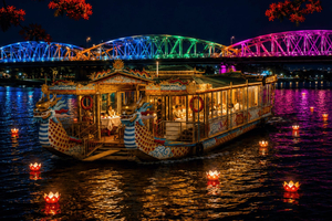 Hue: Perfume River Night Cruise, Ca Hue Music & Lanterns