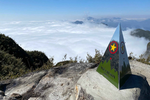 Senderismo por la montaña Ngu Chi Son