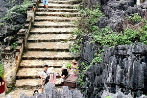 Ninh Binh: Hoa Lu, Trang An & Mua Cave Tour