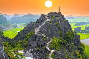 Ninh Binh: paseo en barco por Tràng An, Bích Động y atardecer en Mua Cave