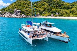 Phú Quốc : croisière matinale en yacht avec barbecue et boissons à volonté