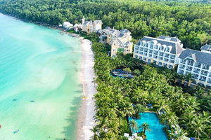 Phu Quoc: Private South Island & Evening Show Tour