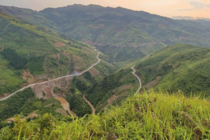 2D1N Car Tour to Bac Ha District: Adventure & Weekend Market