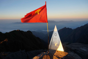 From Hanoi: 2-Day Sapa Limo Bus Tour & Fansipan Peak Visit