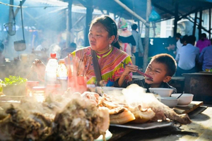 From Sa Pa: Sunday Bac Ha Market Group Tour