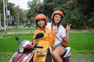 Hanoi: Full-Day City and Countryside Vespa Tour