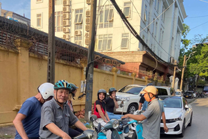 Tour en Vespa por Hanói con un guía local